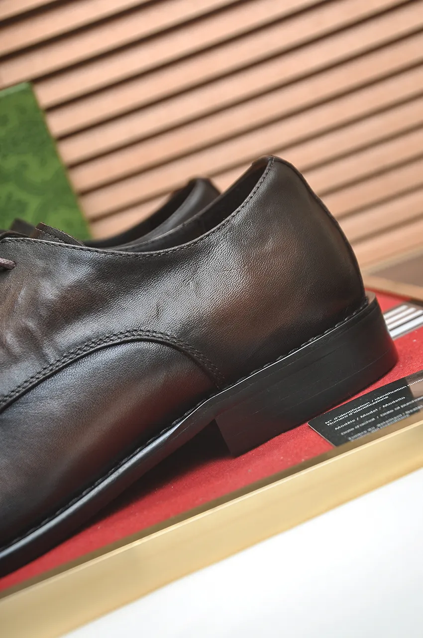Men's shoes 💰580💶 Brand: GUCCI (Gucci) Standard code: Men's code 38/44 (45 can be customized) Grade: Same as the official website Original quality Material: Original cowhide Water-dyed cowhide lining Original rubber outsole Style category: Men's fashionable casual leather shoes Distinguished big-name luxury elements Top luxury Color: Actual picture